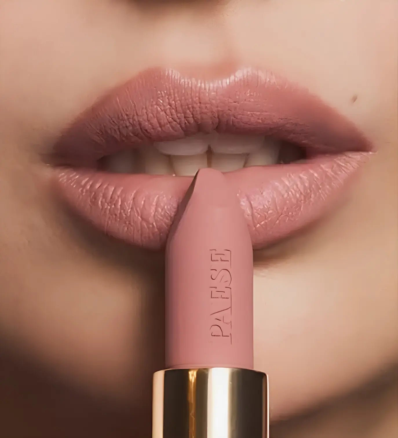 Lipstick, two finishes on the lips