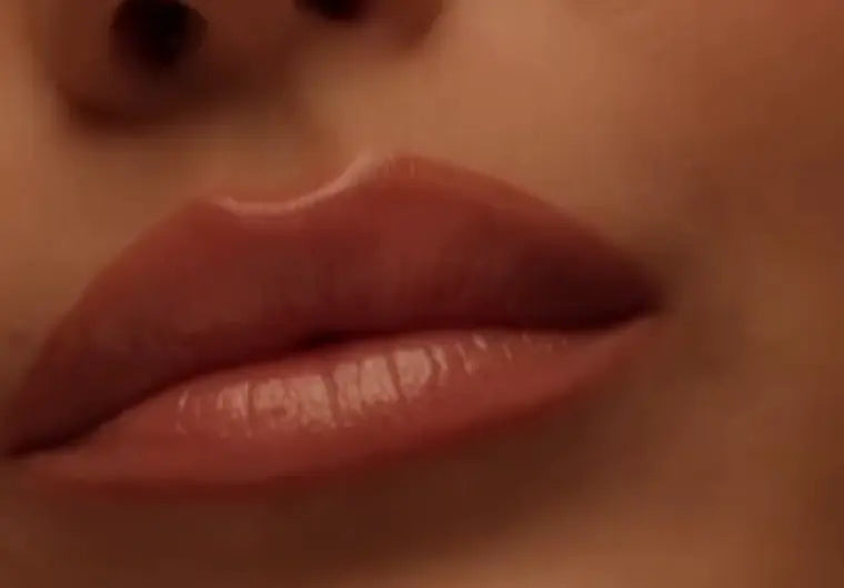 Looks and the full map on the lips