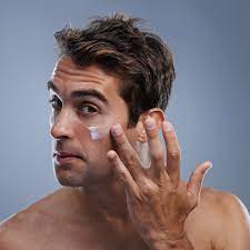 Essential Skincare Steps for Men in Hot Climates like the UAE: Ingredients & Recommendations